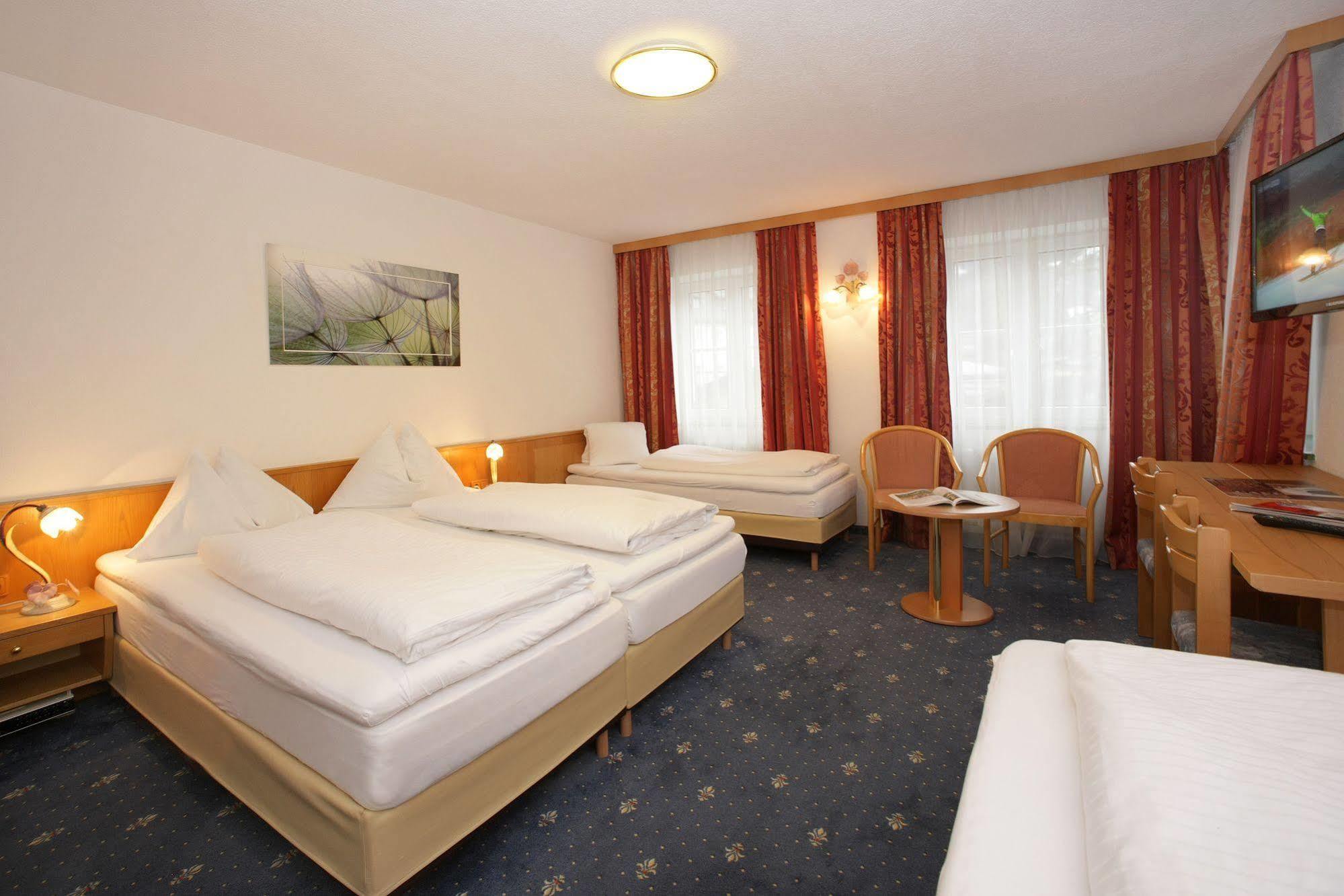 Hotel Der Abtenauer Exterior photo